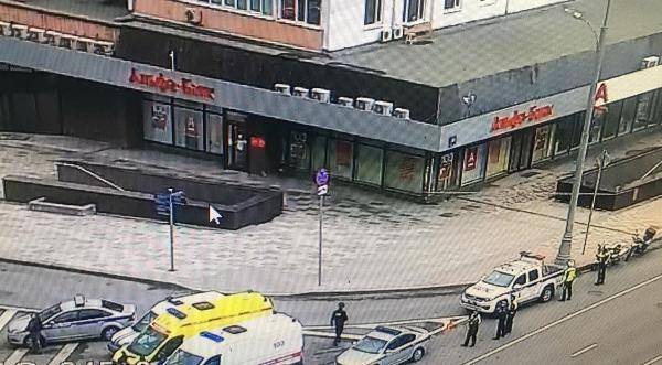 Полиция проверяет сообщения о захвате заложников в банке в центре Москвы