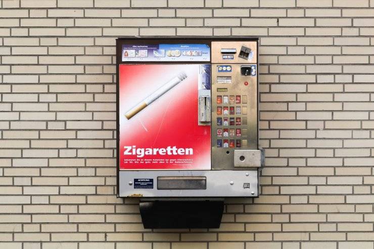 Официально: в Германии запретят рекламу сигарет