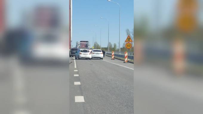 Два белых автомобиля столкнулись на Мурманском шоссе