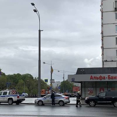 Неизвестный захватил заложников в отделении "Альфа-банка" в Москве