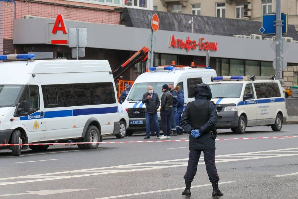 Полиция обезвредила захватчика банка в центре Москвы