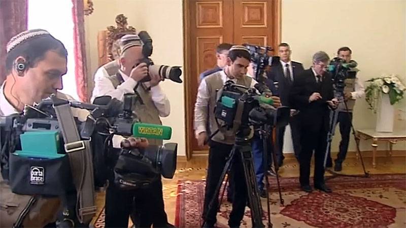 Президент приказал вывести туркменские СМИ на мировой уровень и объявил последний выговор курирующему их вице-премьеру