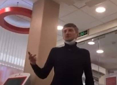 В Сети появились видео с места захвата заложников в банке в Москве