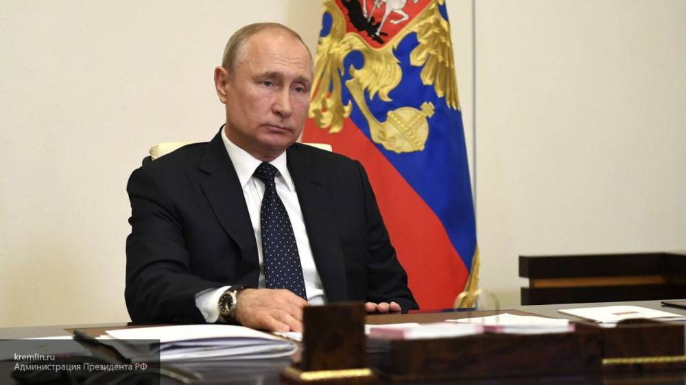 Путин поручил проработать вопрос спецтарифов "Транснефти" и РЖД после просьбы Сечина