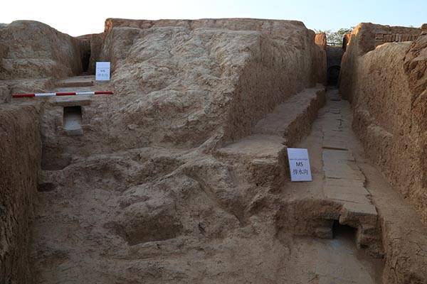 В гробнице в Китае обнаружили 2000-летний кувшин с неизвестной жидкостью