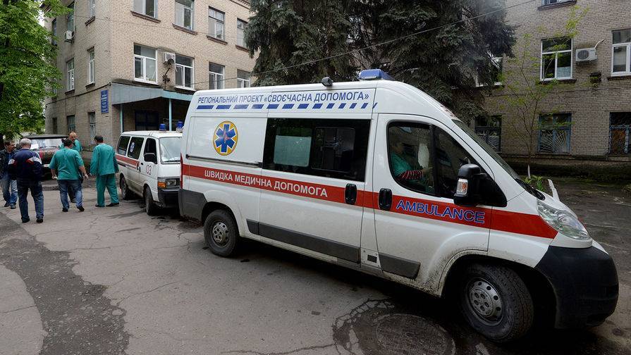 Один человек пострадал во время акции радикалов возле офиса Медведчука в Киеве