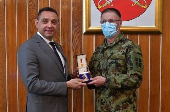 Сербским военным вручили медали в честь 20-й годовщины защиты страны от агрессии НАТО