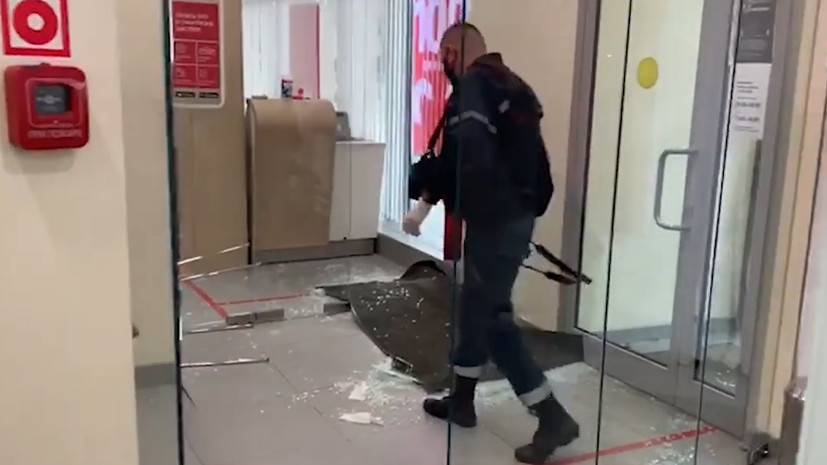 Видео из подразделения банка в Москве, где произошёл захват заложников