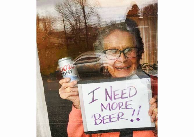 Пенсионерка в карантине попросила купить пиво. Производитель привез 150 банок
