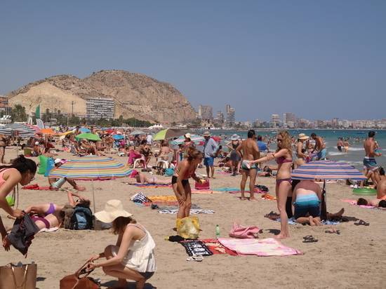 Стало известно, когда Испания начнет принимать иностранных туристов