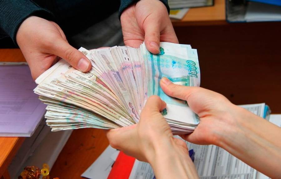 Число взявших в Петербурге микрокредиты или займы до зарплаты упало на 35%