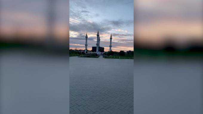Кадыров поздравил мусульман с наступлением Ураза-байрама