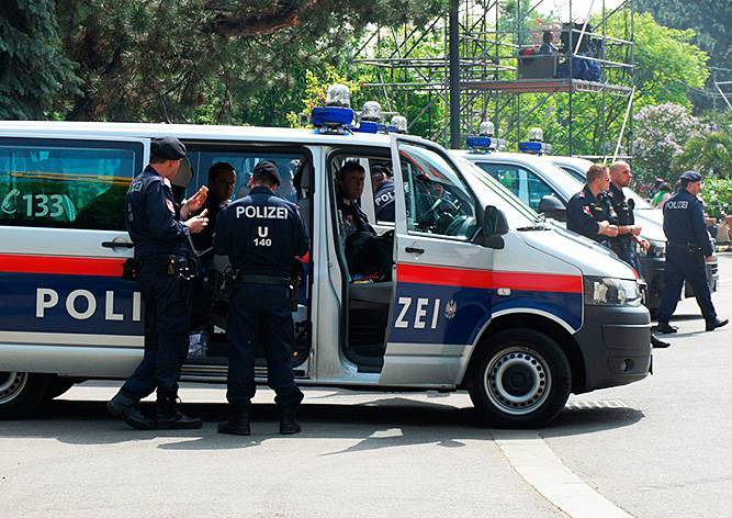 В Вене задержаны 22 чеченца с оружием