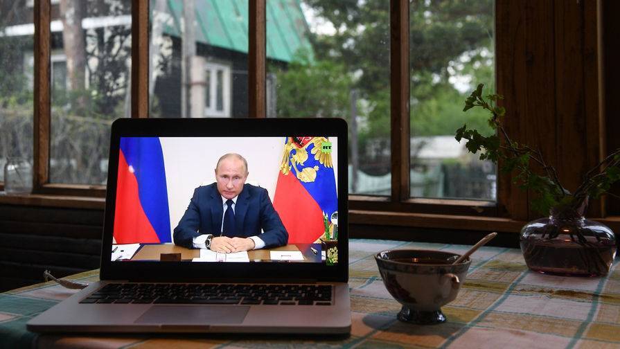 Посольство РФ попросило Bloomberg извиниться за дезинформацию о рейтинге Путина