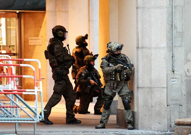 Теракт в Мюнхене: неизвестные открыли стрельбу в торговом центре