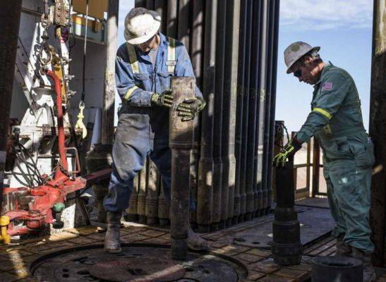 США сократили добычу нефти почти как Россия и Саудовская Аравия