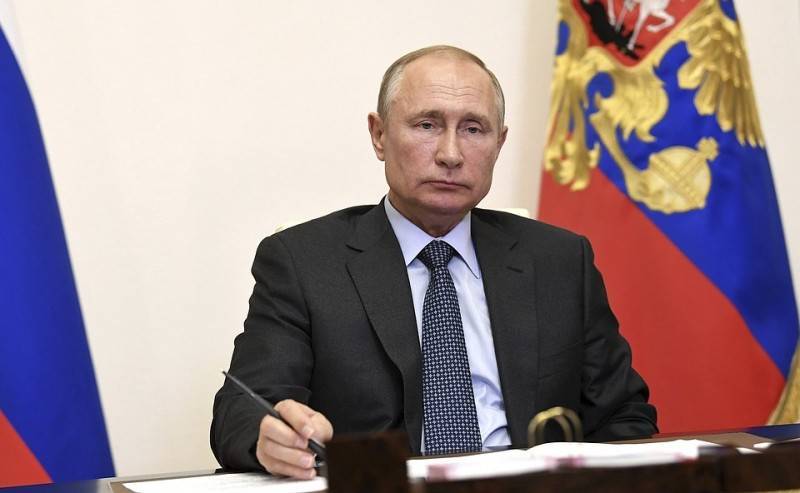 Владимир Путин - «КП»: Ваши читатели ценят фирменный стиль любимой «Комсомолки»