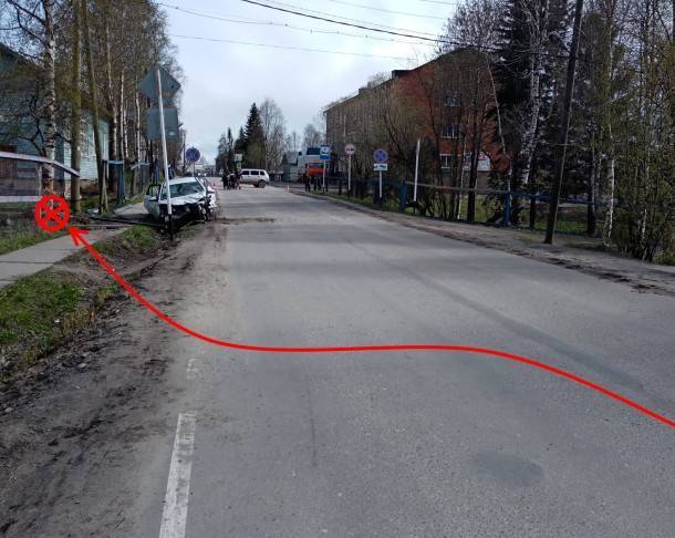 В Усть-Цильме после столкновения «Лады» с деревом погибла пассажирка
