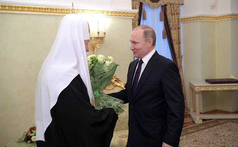 Владимир Путин поздравил патриарха Кирилла с днём тезоименитства