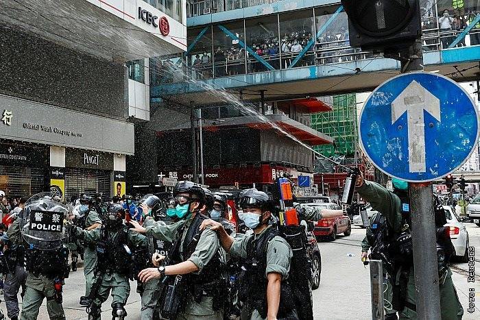 Полиция применила слезоточивый газ против участников нового митинга в Гонконге