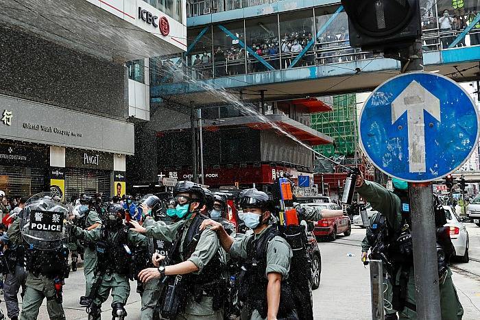 Би Би Си - В Гонконге полиция применила слезоточивый газ против участников акции протеста - theins.ru - Китай - Гонконг - Гонконг