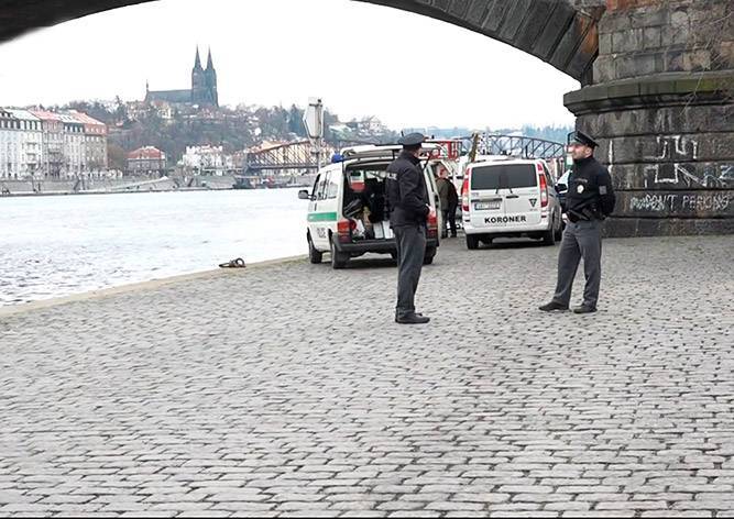 В центре Праги из реки выловили труп человека