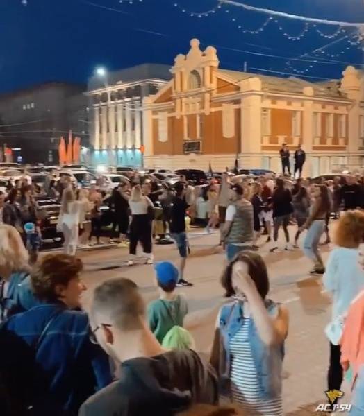 В российских городах молодежь устраивает массовые вечеринки, несмотря на эпидемию