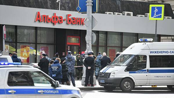 Бывший заложник рассказал, как «заболтал» захватчика банка в Москве