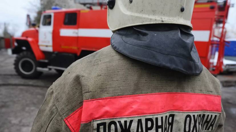 В Ленинградской области ликвидировали пожар в ангаре