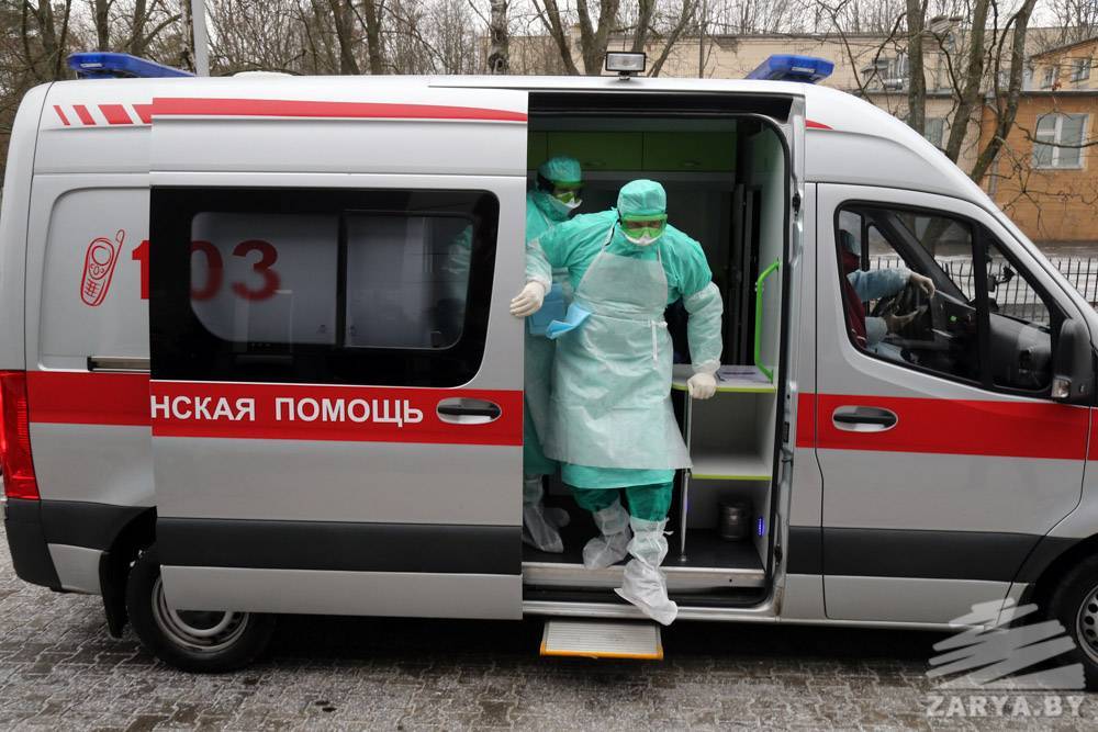 Работники скорой помощи в Крыму заявили о невыплатах за работу с зараженными COVID-19