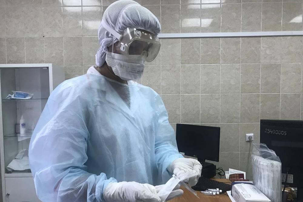 В крупном кузбасском медучреждении рассказали, как проверяют пациентов на коронавирус