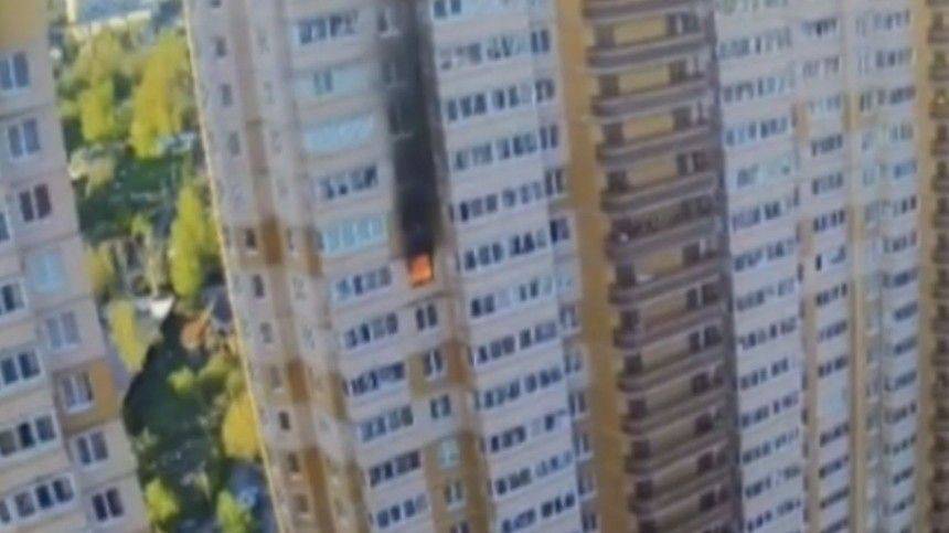 Жильцы дома в Мурино в Петербурге героически помогли потушить пожар — видео