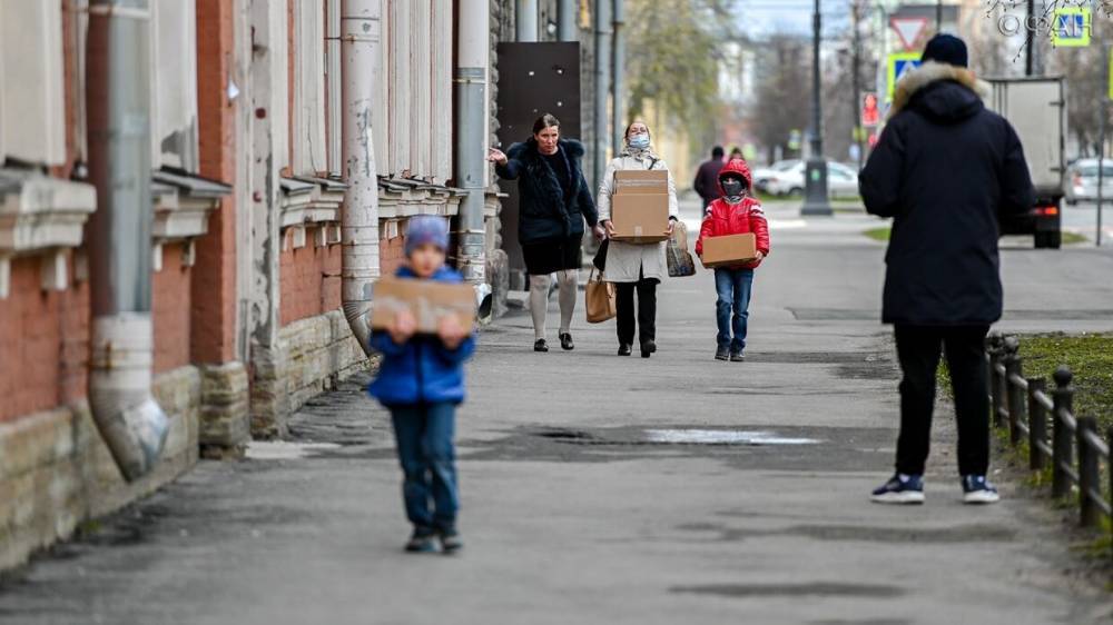 Россияне рассказали, как изменилась их зарплата в период пандемии