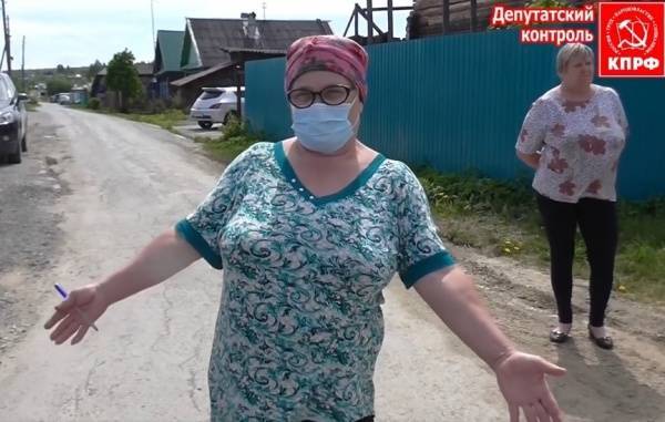 Свердловские пенсионеры собрались перекрывать трассу из-за прекращения водоснабжения