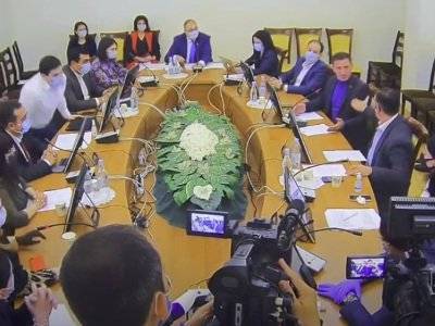 Армянские депутаты переругались прямо в ходе заседания - news.am - Армения