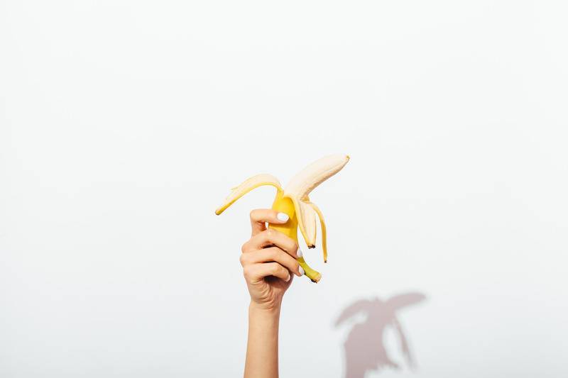 Девушка с бананом снялась для веганской рекламы и спровоцировала скандал - Cursorinfo: главные новости Израиля