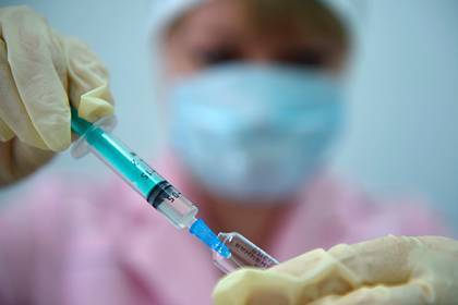 Названы сроки массового вакцинирования россиян от коронавируса