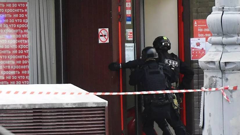 Захватившему заложников в банке в Москве предъявили обвинения