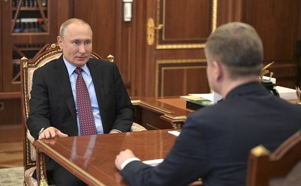 Путин впервые за долгое время провел встречу в Кремле – обсудил инвестпрограмму РЖД с Белозеровым