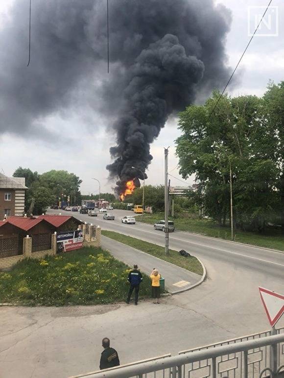 В Екатеринбурге горит кирпичный завод на Елизавете