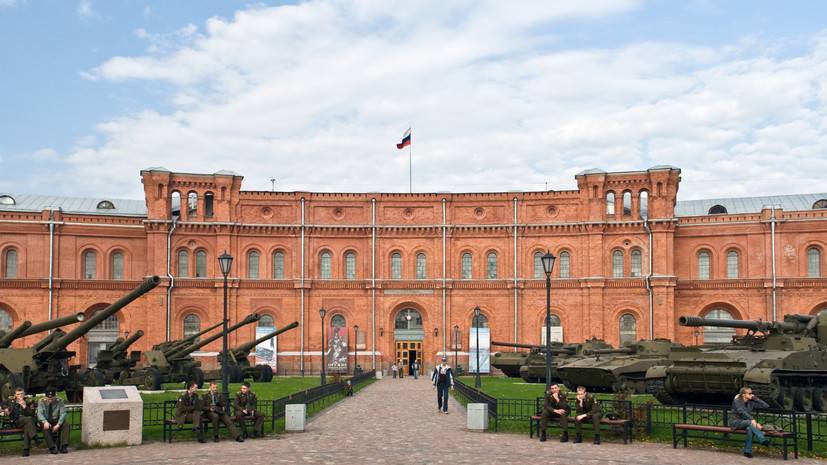 Военнослужащие ЗВО передали Музею артиллерии в Петербурге восстановленную боевую технику