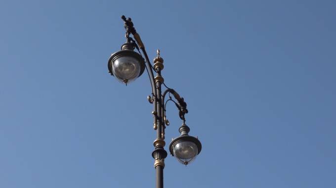 Исторические светильники с ртутными лампами исчезнут с петербургских улиц