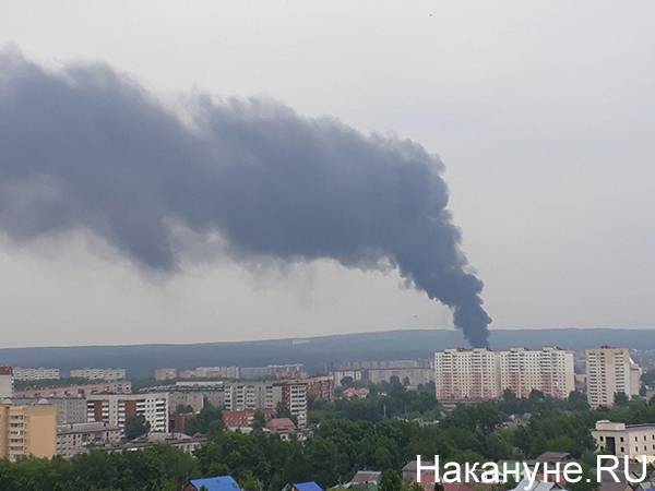 При крупном пожаре на Вторчермете в Екатеринбурге никто не пострадал