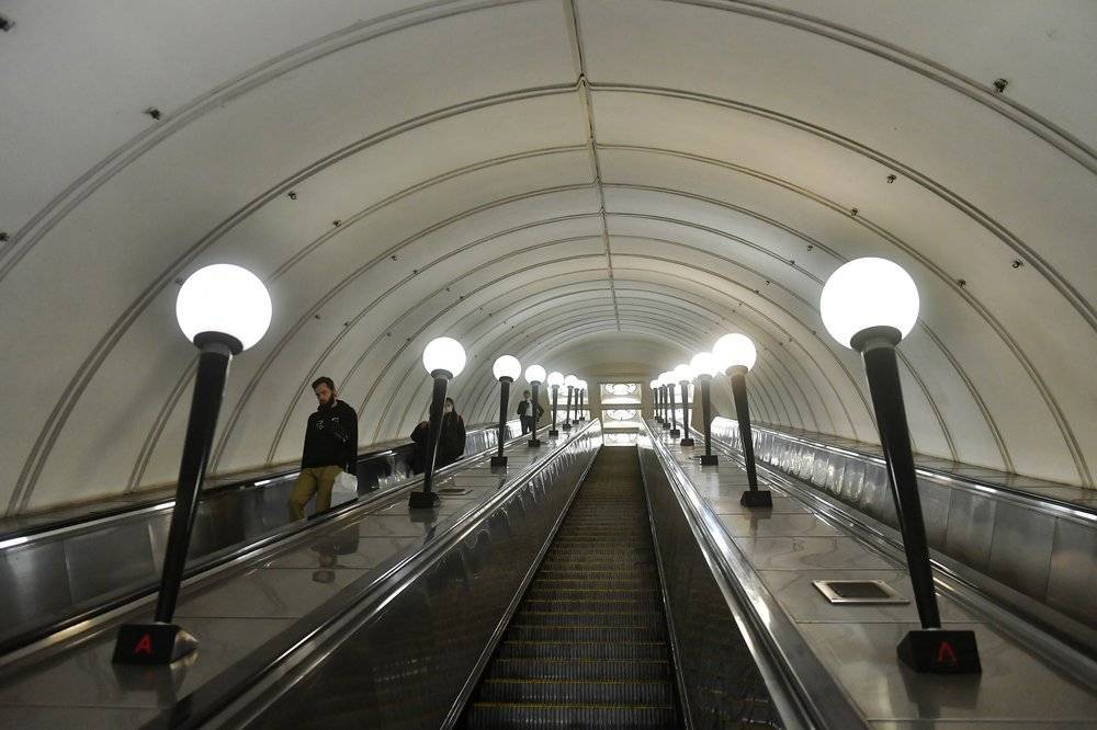 Все эскалаторы демонтировали на станции московского метро «Смоленская»