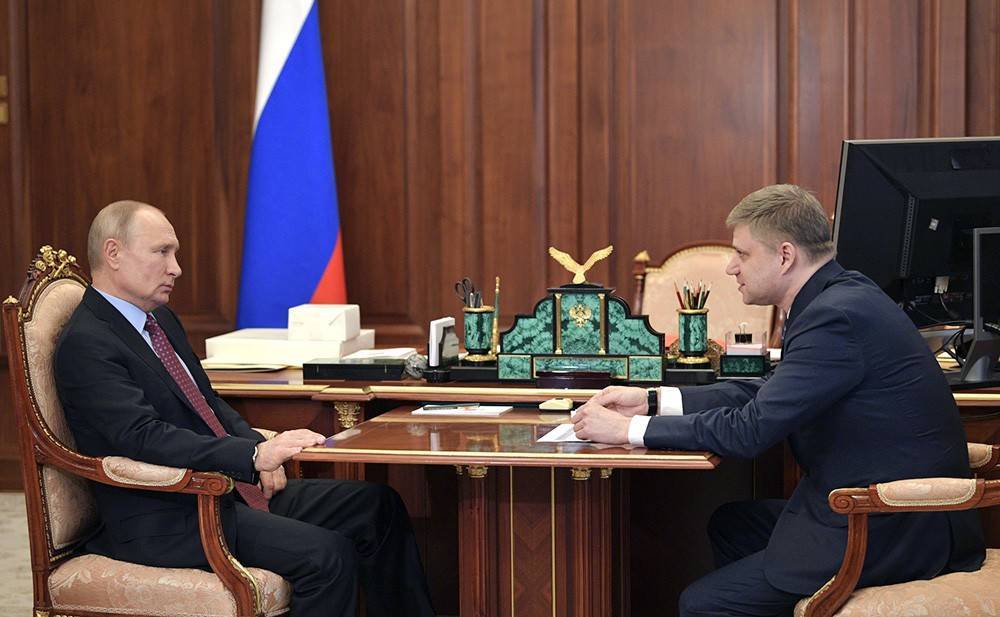 Путин обсудил с Белозеровым ситуацию в железнодорожной отрасли