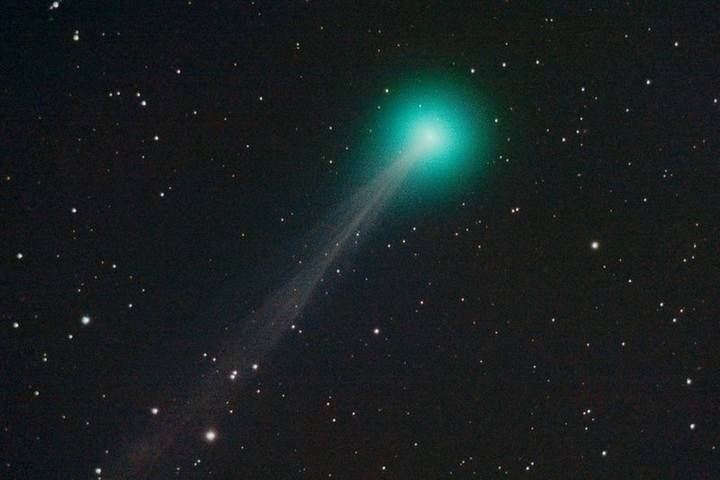 Россияне 27 мая смогут наблюдать яркую комету Лебедь
