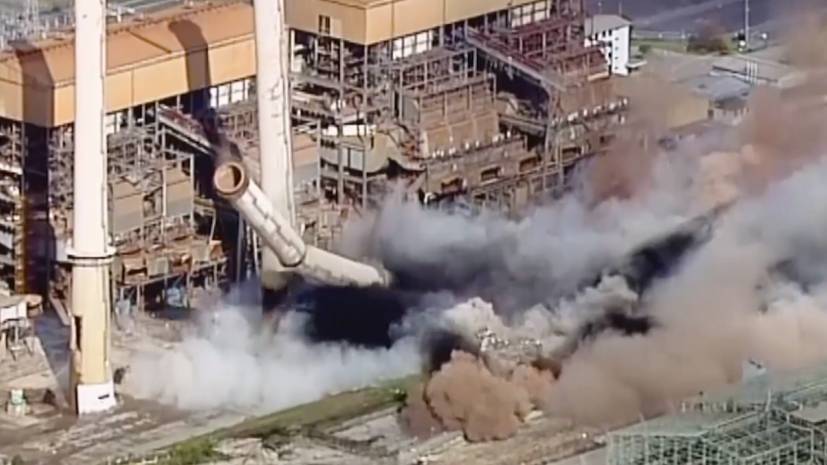В Австралии взорвали восемь 137-метровых труб угольной электростанции — видео