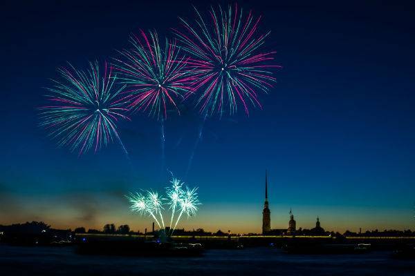 В Петербурге отменили праздничный салют в День города из-за пандемии COVID-19