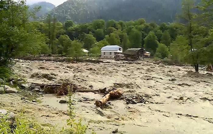 На западе Грузии разыгралась стихия – из берегов вышли реки