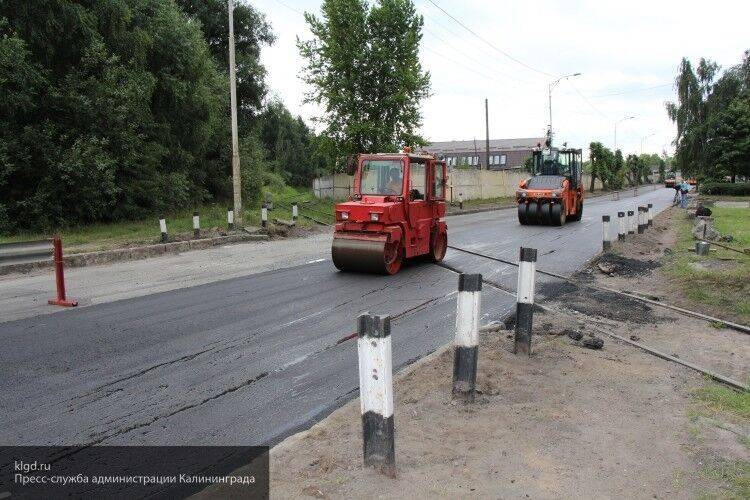 Провал дороги в Калининграде попал на фото